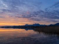Letztes Leuchten an den Wolken über den Chiemgauer Alpen